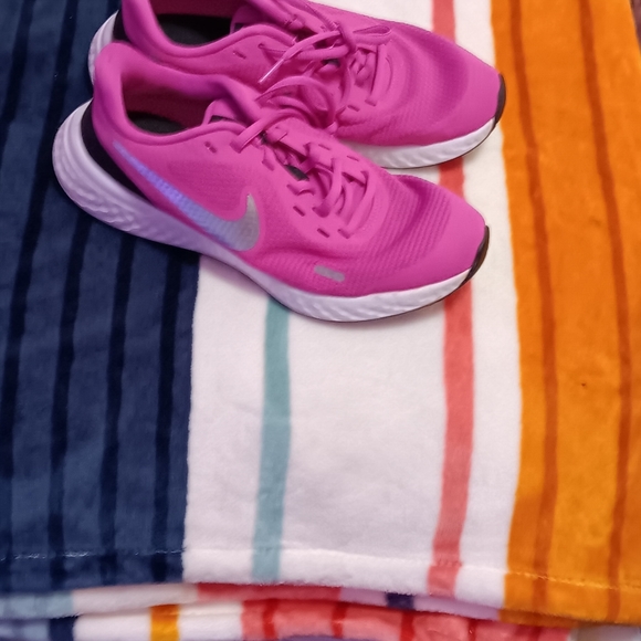 Girl Nike size y5 - Picture 2 of 2